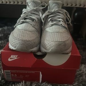 Women’s Huarachie Run PRM - Grey snake print